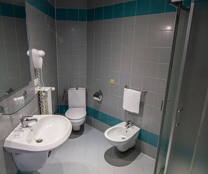 اتاق اکونومی, Tuscany Inn