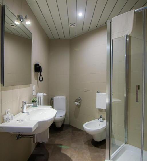 اتاق سوپریور سه تخته, Tuscany Inn