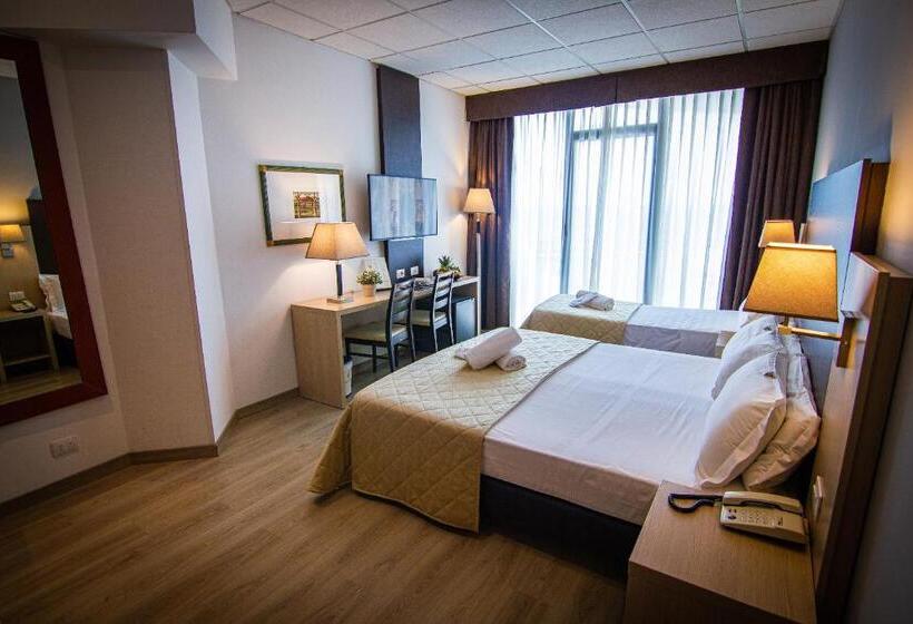 اتاق سوپریور سه تخته, Tuscany Inn