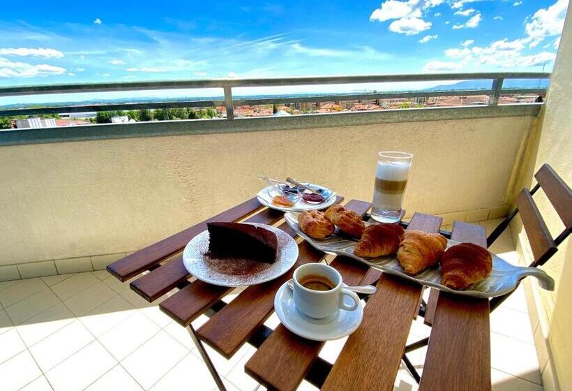 اتاق استاندارد چهارنفره با بالکن, Tuscany Inn