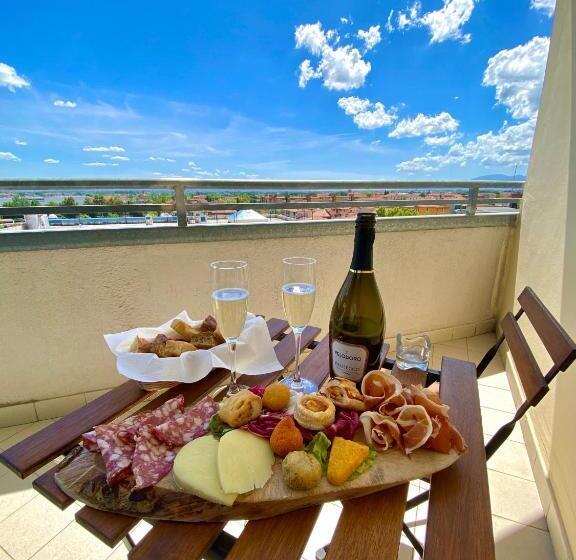 اتاق استاندارد چهارنفره با بالکن, Tuscany Inn