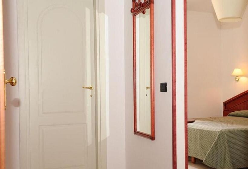 스탠다드 트리플 룸, Villa Rosa