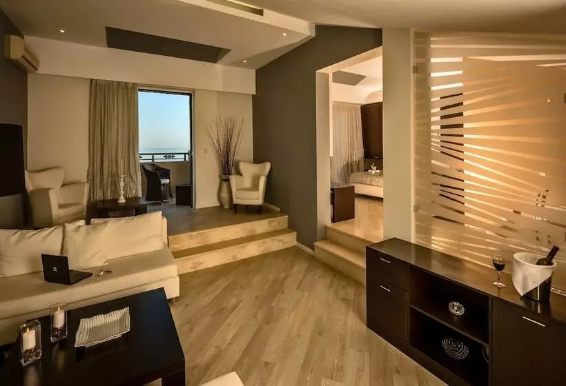سوییت, Mediterranean Beach Resort