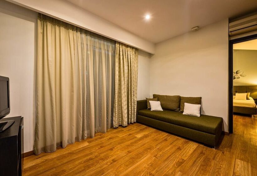 سوییت, Mediterranean Beach Resort