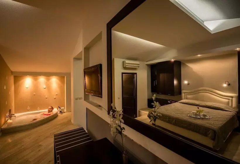 سوییت, Mediterranean Beach Resort