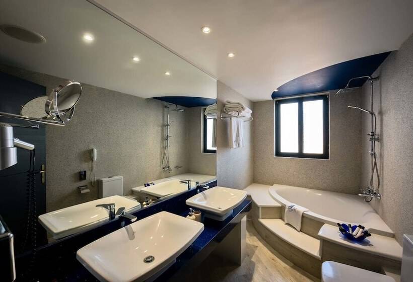 سوییت, Mediterranean Beach Resort