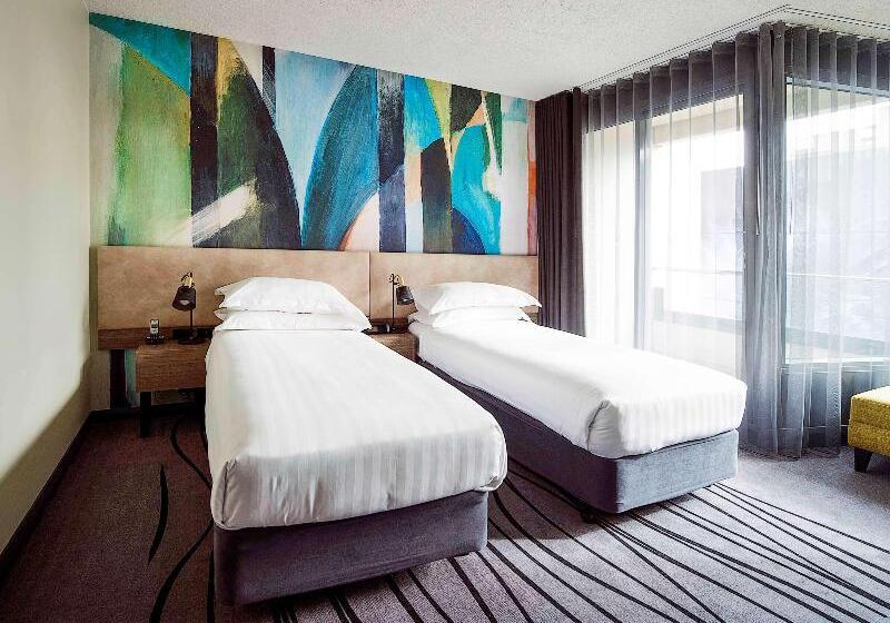 Quarto Estandar com Sacada, Novotel Geelong