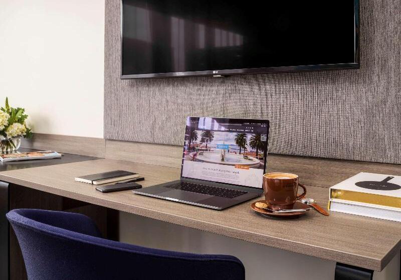 اتاق استاندارد با بالکن, Novotel Geelong