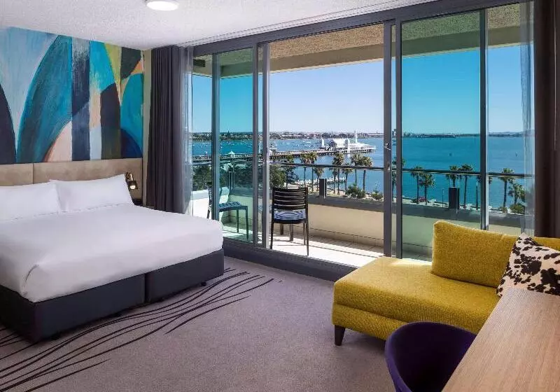 バルコニー付きデラックスルーム, Novotel Geelong