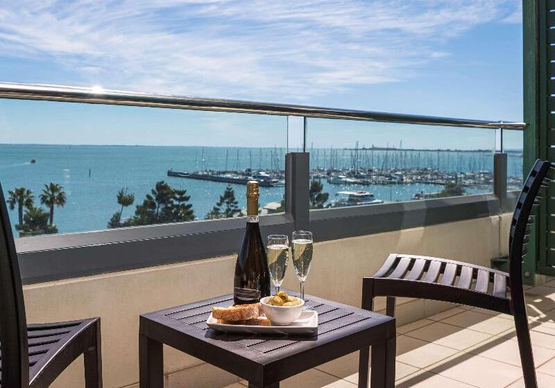 Quarto Deluxe com Sacada, Novotel Geelong