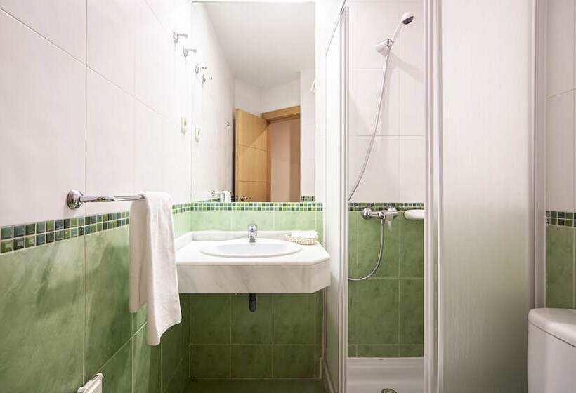 اتاق استاندارد سه نفره, Hostal Inter Puerta del Sol