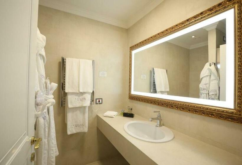 디럭스 룸, Grand Hotel Yerevan   Small Luxury Hotels Of The World