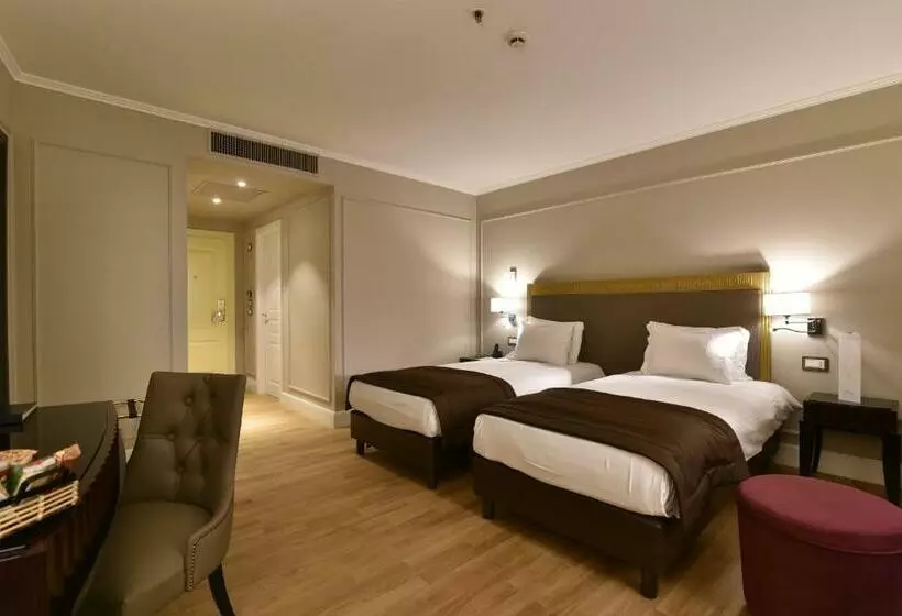 اتاق لوکس, Grand Hotel Yerevan   Small Luxury Hotels Of The World