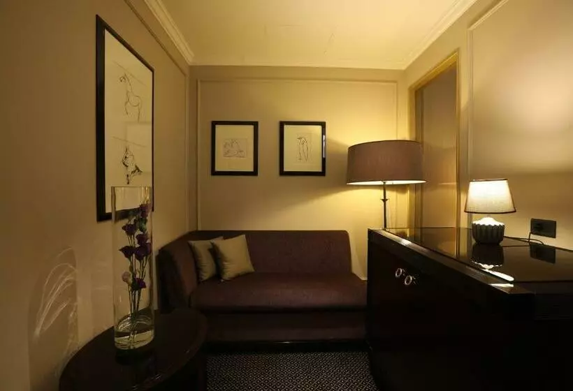 سوییت جونیور, Grand Hotel Yerevan   Small Luxury Hotels Of The World