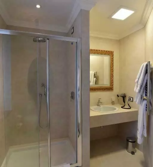 اتاق استاندارد با تخت بزرگ, Grand Hotel Yerevan   Small Luxury Hotels Of The World