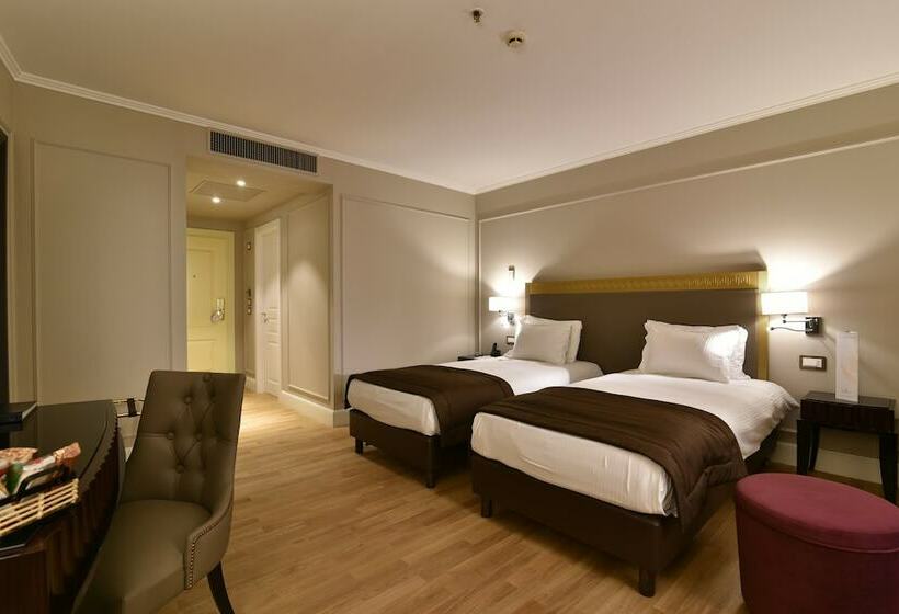 Номер Deluxe, Grand Hotel Yerevan   Small Luxury Hotels Of The World