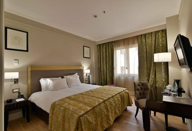 Номер Deluxe, Grand Hotel Yerevan   Small Luxury Hotels Of The World
