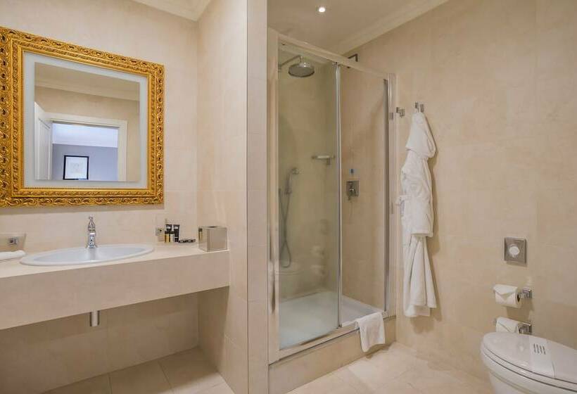 Номер Deluxe, Grand Hotel Yerevan   Small Luxury Hotels Of The World