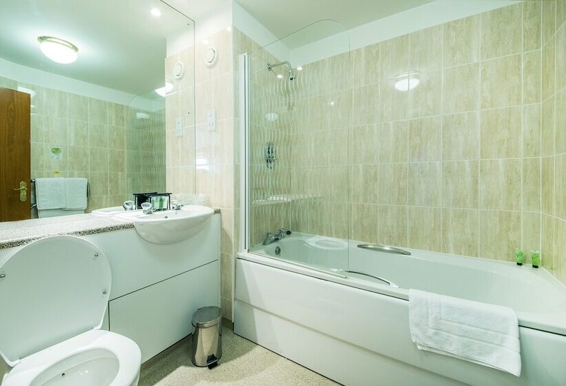 غرفة عائلية, Arden Hotel And Leisure Club