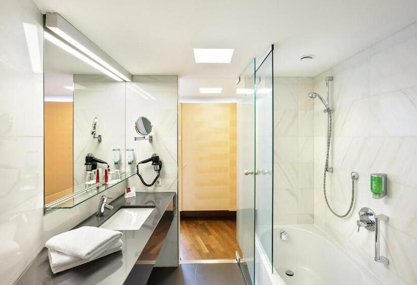 Номер Стандарт Трехместный, Austria Trend Hotel Congress Innsbruck