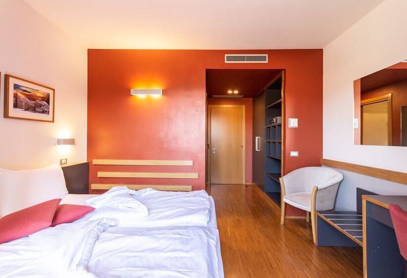 חדר סטנדרט, Cortese