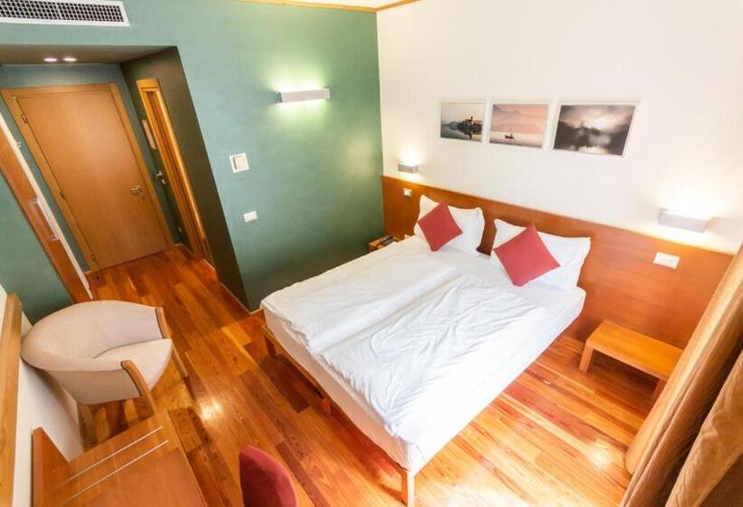 חדר סטנדרט, Cortese