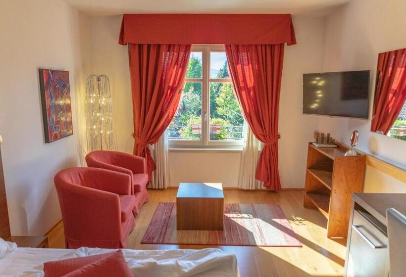 סוויטת ג'וניור, Cortese