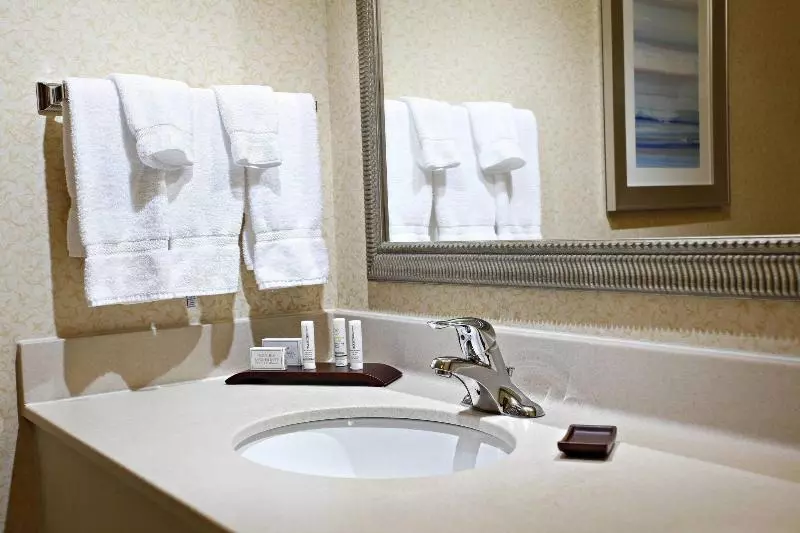 اتاق استاندارد با تخت بزرگ, Marriott Fairfield Sudbury