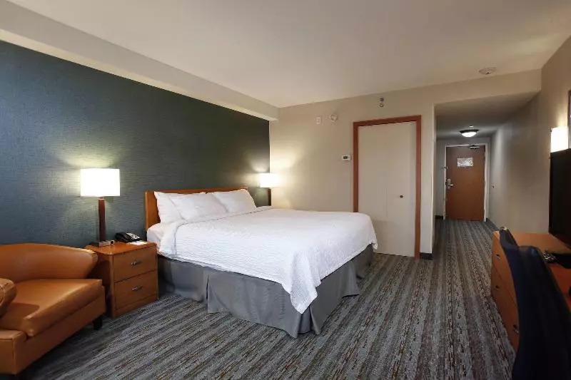 اتاق استاندارد با تخت بزرگ, Marriott Fairfield Sudbury