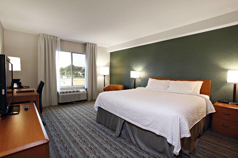 스탠다드 룸 킹사이즈 침대, Marriott Fairfield Sudbury