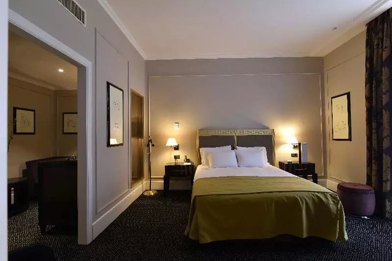 سوییت جونیور, Grand Hotel Yerevan   Small Luxury Hotels Of The World
