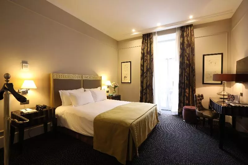 سوییت جونیور, Grand Hotel Yerevan   Small Luxury Hotels Of The World