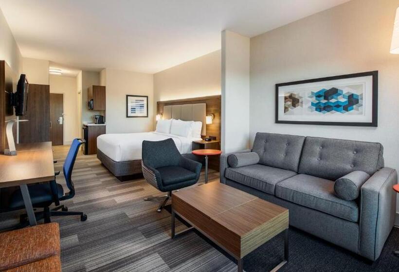 キングサイズベッドのスイートルーム, Holiday Inn Express Airdrie, An Ihg