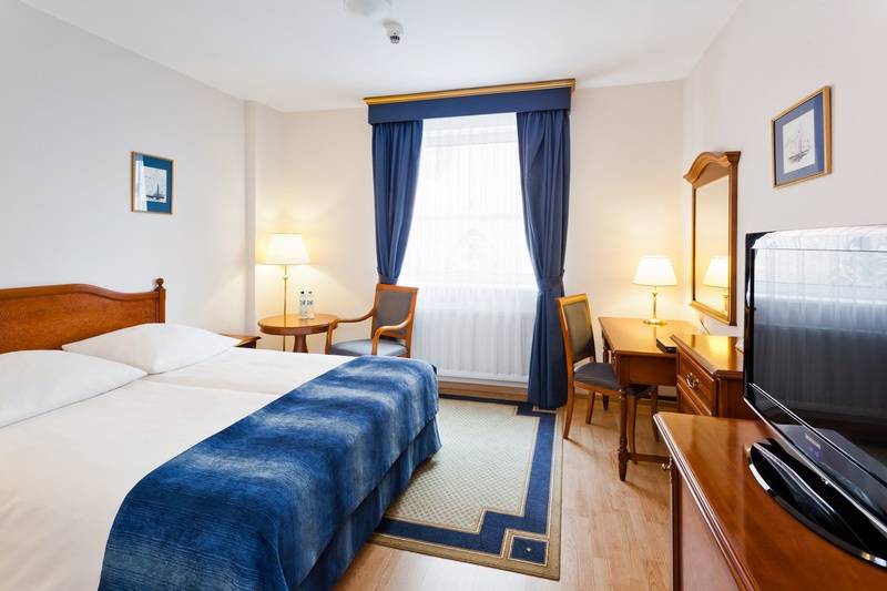 جناح جونيور, Qubus Hotel Wrocław