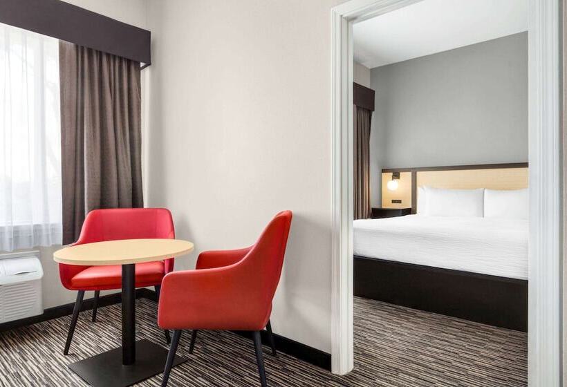 スイート, Ramada By Wyndham Marina