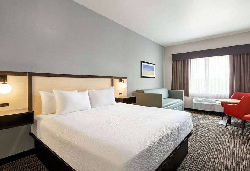 סוויטה, Ramada By Wyndham Marina