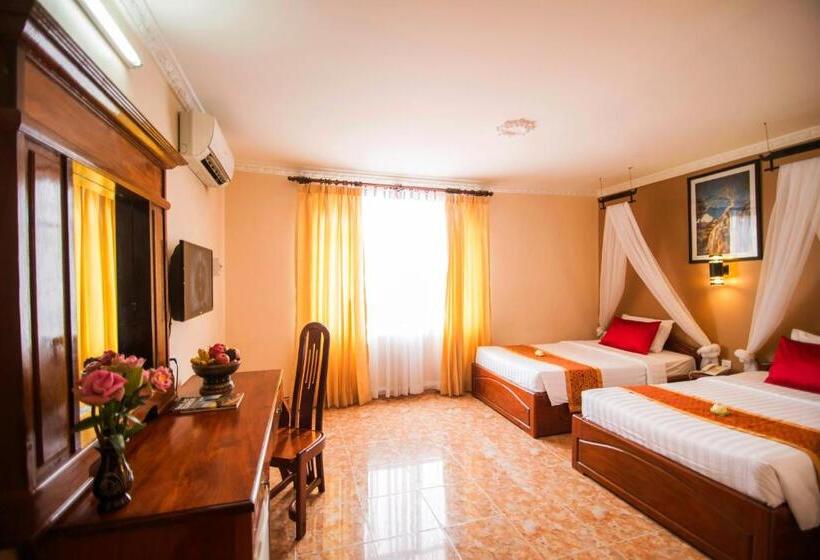 غرفة سوبيريور, Reaksmey Chanreas