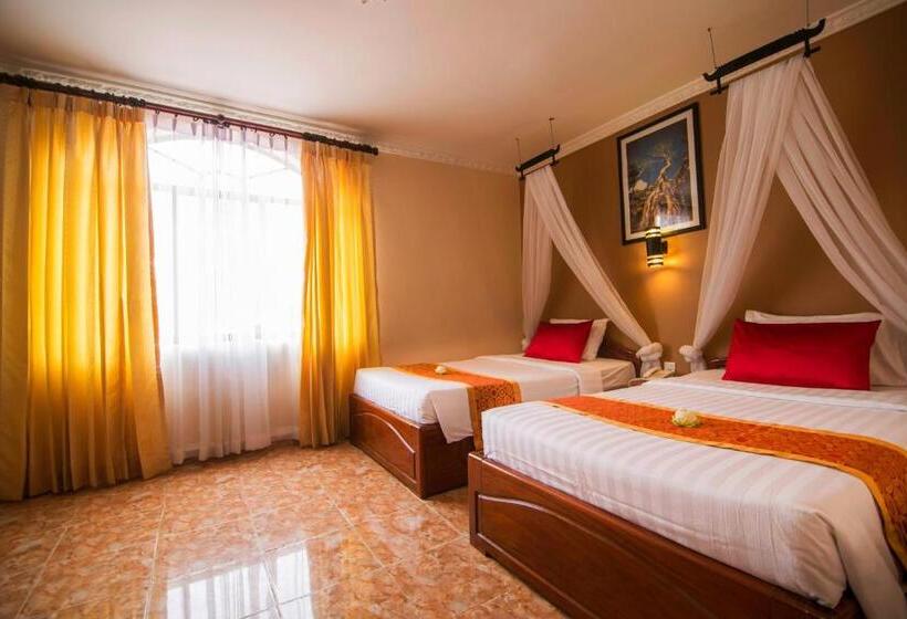 غرفة سوبيريور, Reaksmey Chanreas