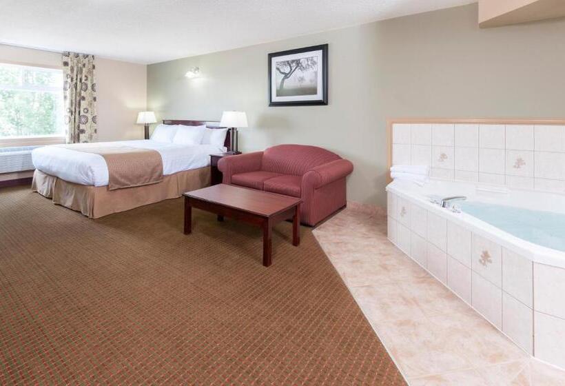Люкс Deluxe Кровать Кинг, Super 8 By Wyndham Fort Saskatchewan