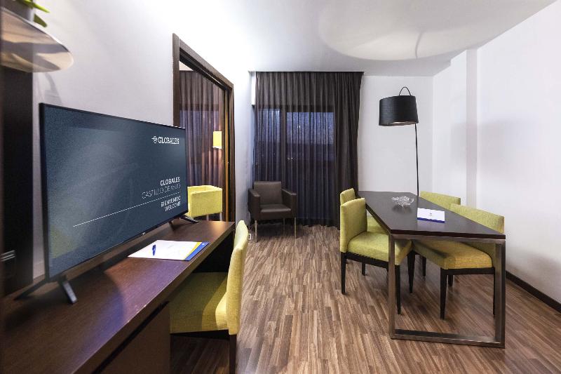 جناح, Super 8 By Wyndham Fort Saskatchewan