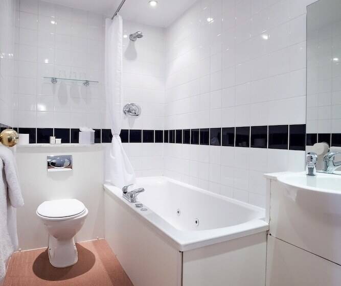 标准单人间, The Metropole