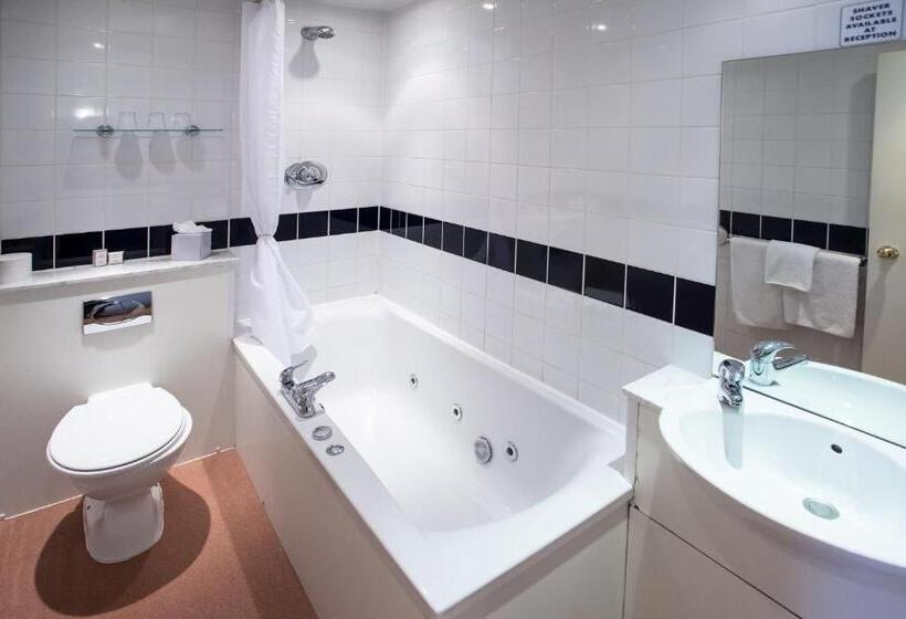 家庭间, The Metropole