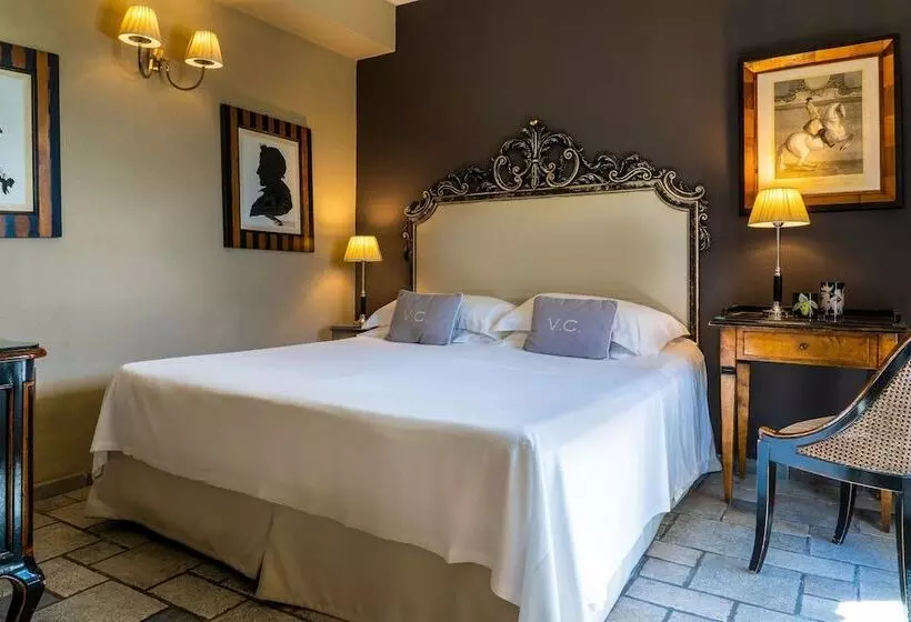 سوئیت جونیور با چشم‌انداز باغ, Villa Carlotta