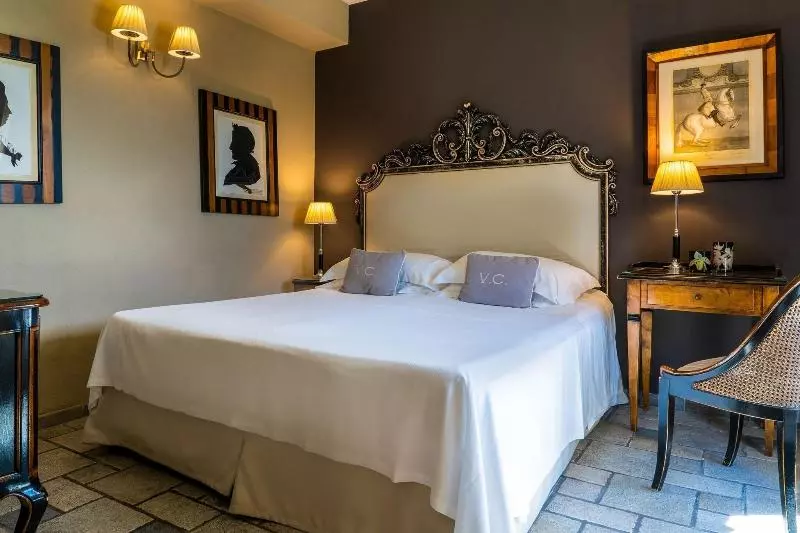 سوئیت جونیور با چشم‌انداز باغ, Villa Carlotta