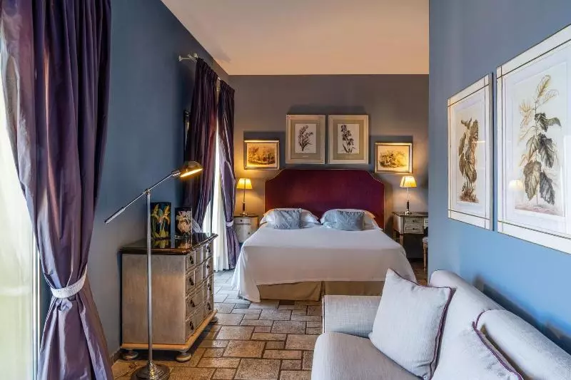 سوییت جونیور با چشم‌انداز دریا, Villa Carlotta