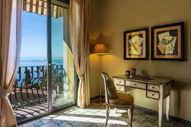 سوییت جونیور با چشم‌انداز دریا, Villa Carlotta