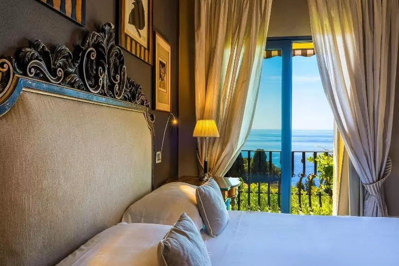 سوییت جونیور با چشم‌انداز دریا, Villa Carlotta