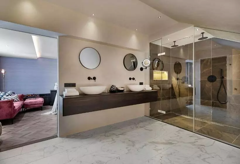 Suite with Hot Tub, Van Der Valk Hotel Emmeloord