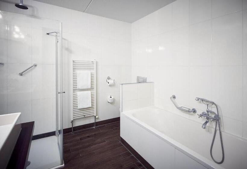 Номер Стандарт, Van Der Valk Hotel Emmeloord