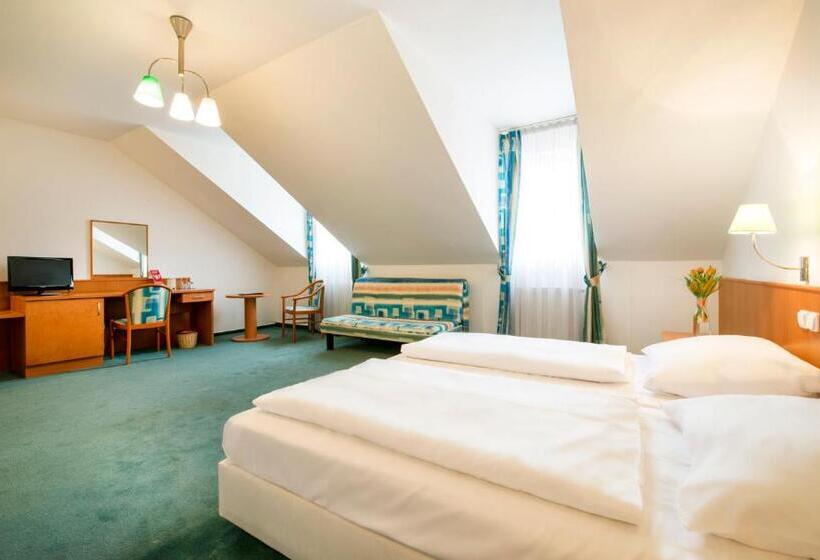 اتاق استاندارد سه نفره, Dvorak